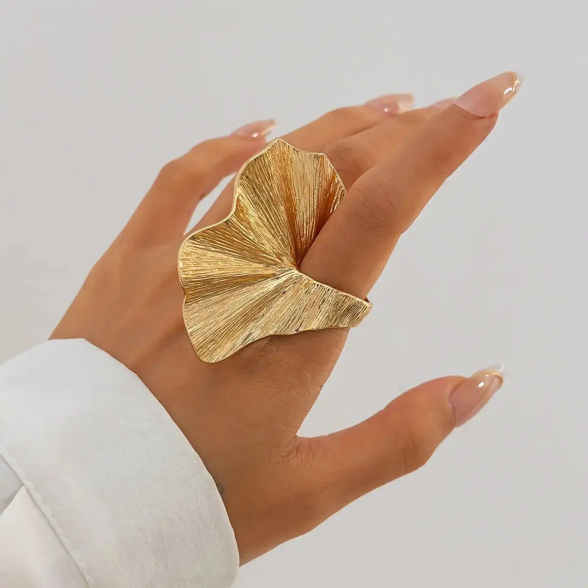 Personality Ginkgo Leaf Ring for Women Men Fashiontrend Classic Metal Pleated Leaf Fan-Shaped Finger Ring Punk Party Jewelry Yinkus Jewellery  